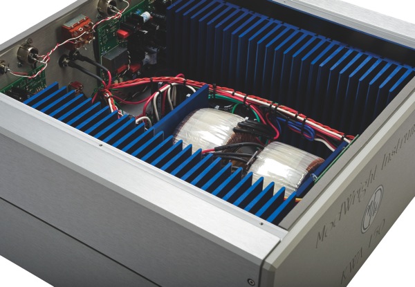 Amplificador Modwright de 6000$ con disipador y chasis separados eléctricamente